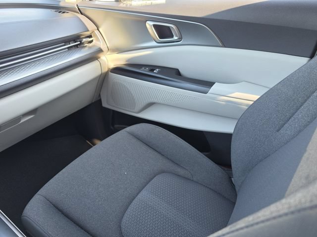 Used 2023 Kia Carnival LX FWD image 25