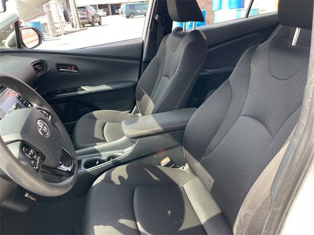 Used 2022 Toyota Prius LE image 9