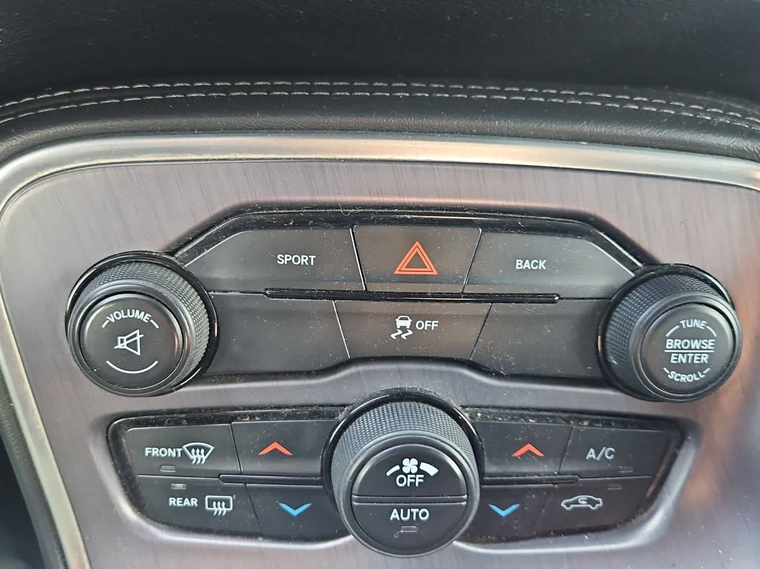 Used 2015 Dodge Challenger SXT image 16