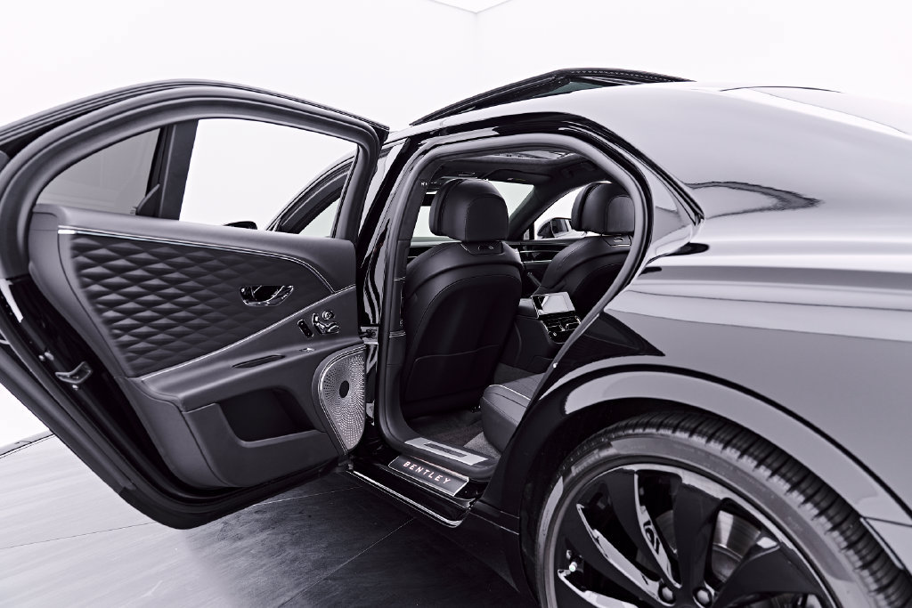 Used 2023 Bentley Flying Spur V8 AWD/4WD image 35