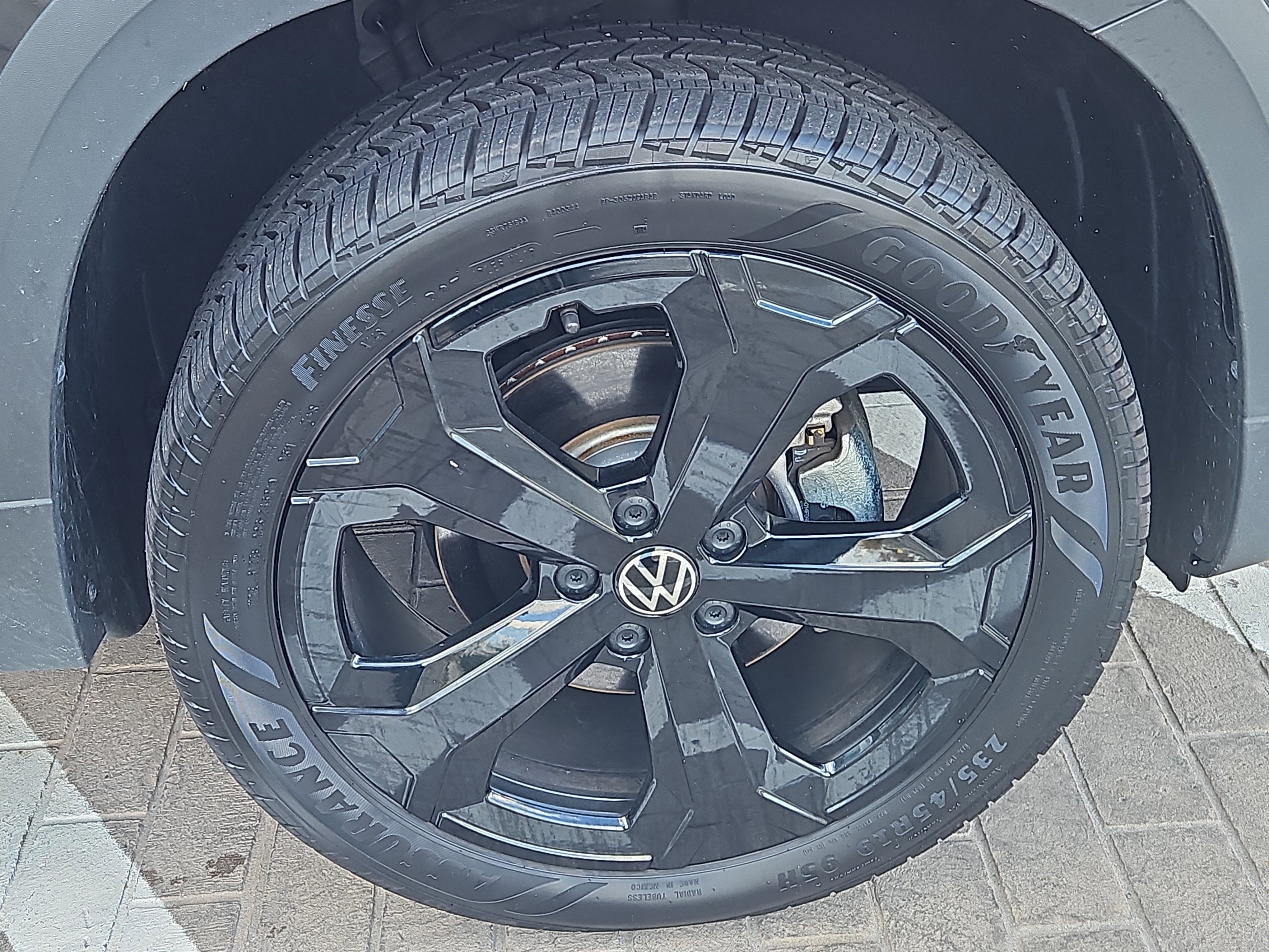 Used 2025 Volkswagen Taos SEL image 31