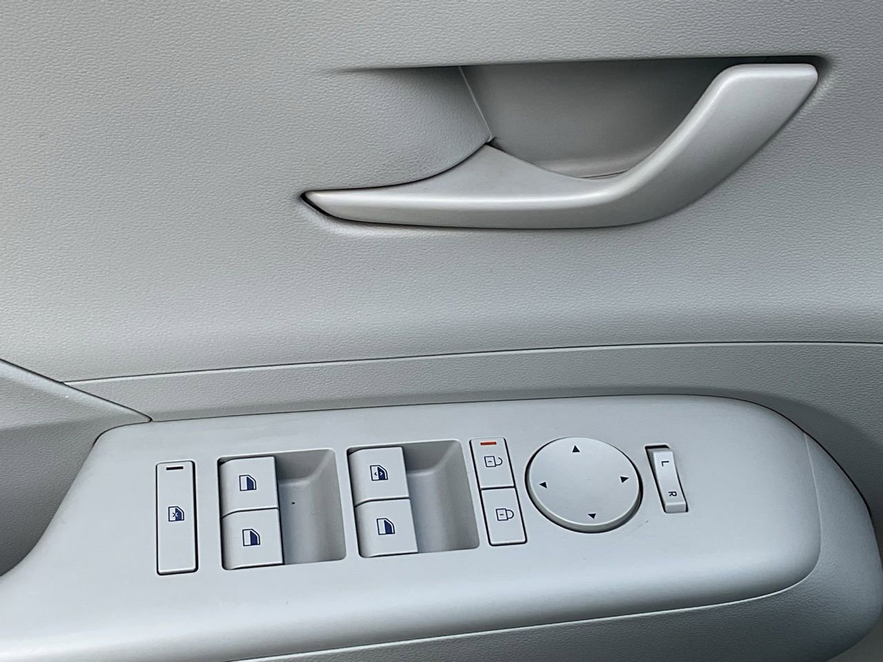 Used 2025 Hyundai Kona SEL image 12