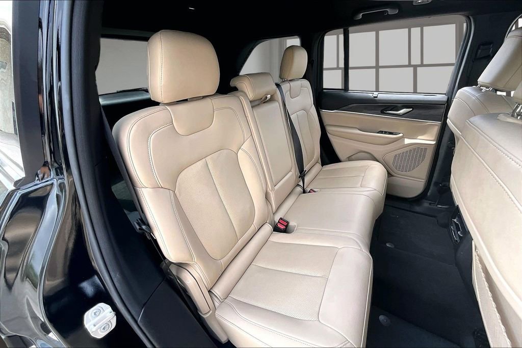 Used 2023 Jeep Grand Cherokee Limited w/ Luxury Tech Group II RWD image 24