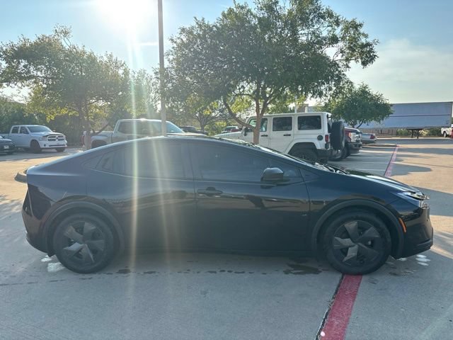Used 2024 Toyota Prius LE FWD image 4