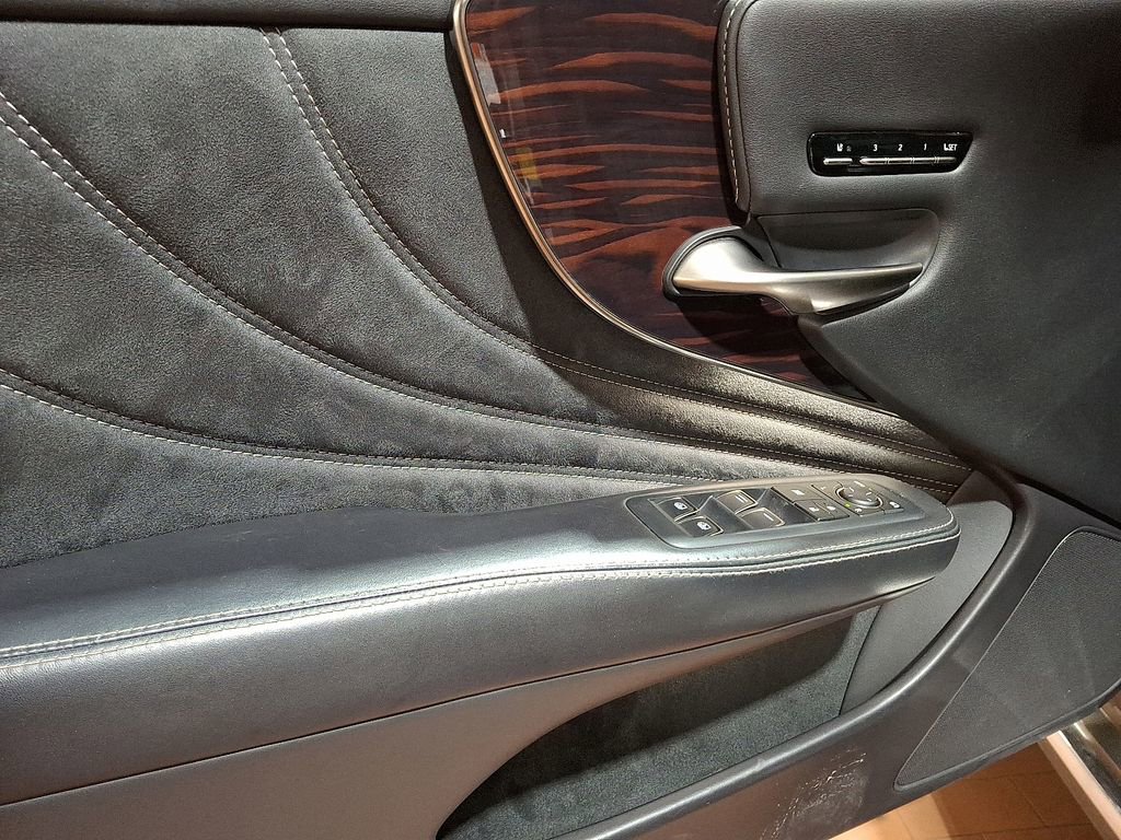 Used 2018 Lexus LS 500h 500h Base image 8