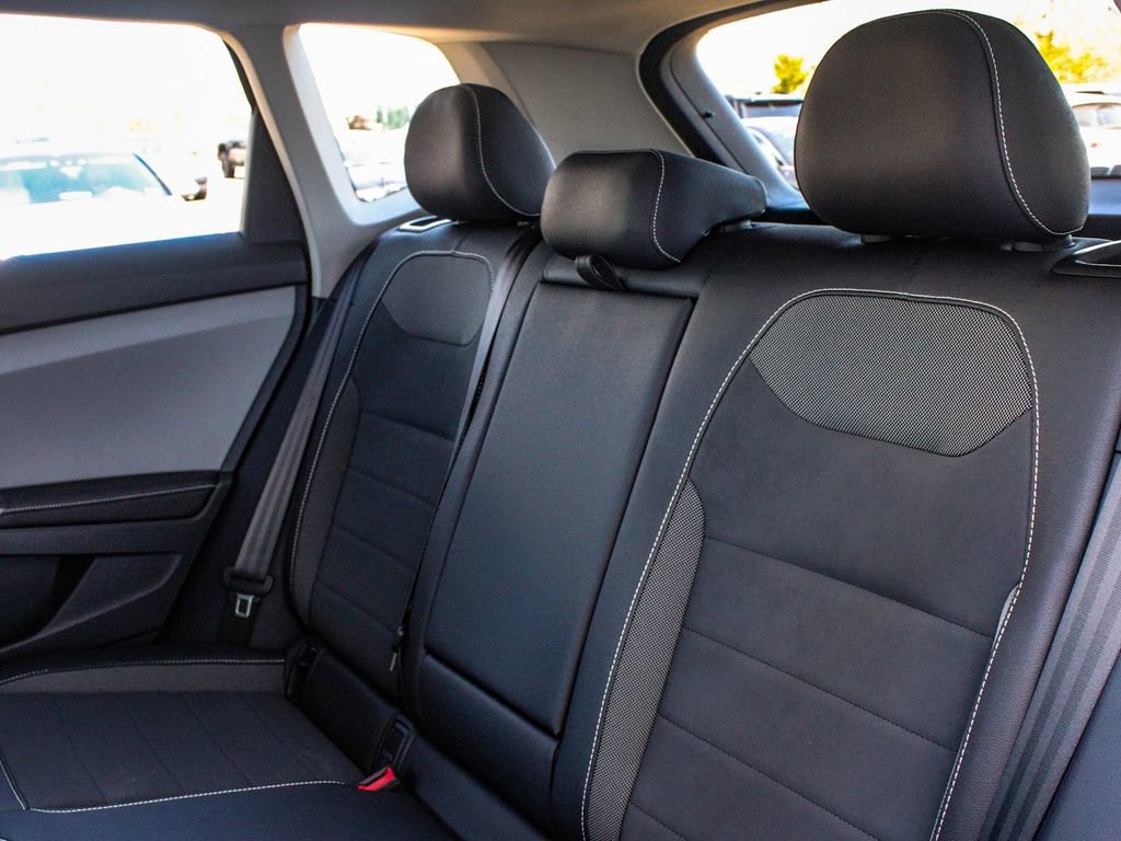 Used 2024 Volkswagen Taos SE w/ Taos Adventure Package (SXB) image 33