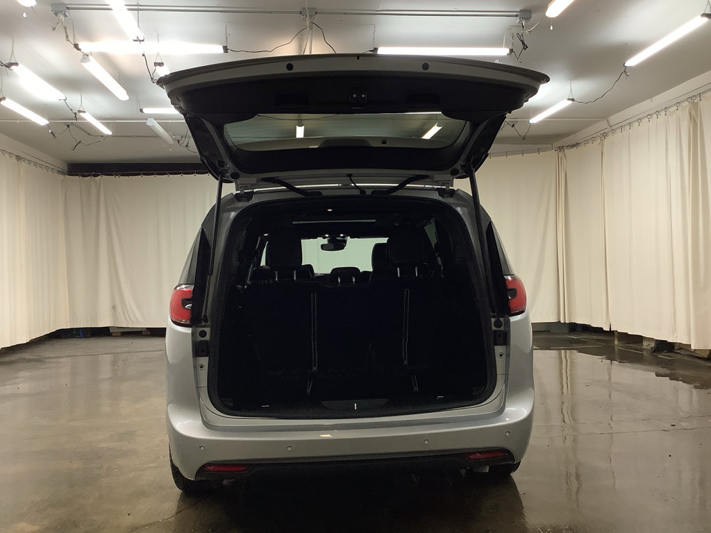 New 2026 Chrysler Pacifica Select w/ S Appearance Package FWD image 8