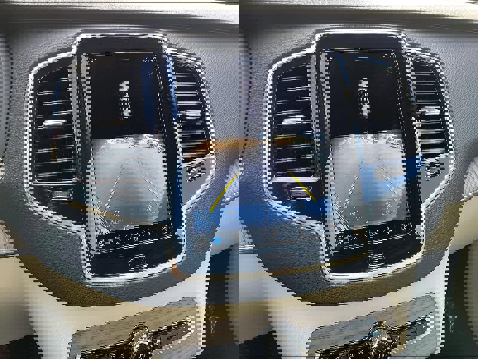 Used 2023 Volvo XC90 T8 Plus w/ Protection Package Premier image 24