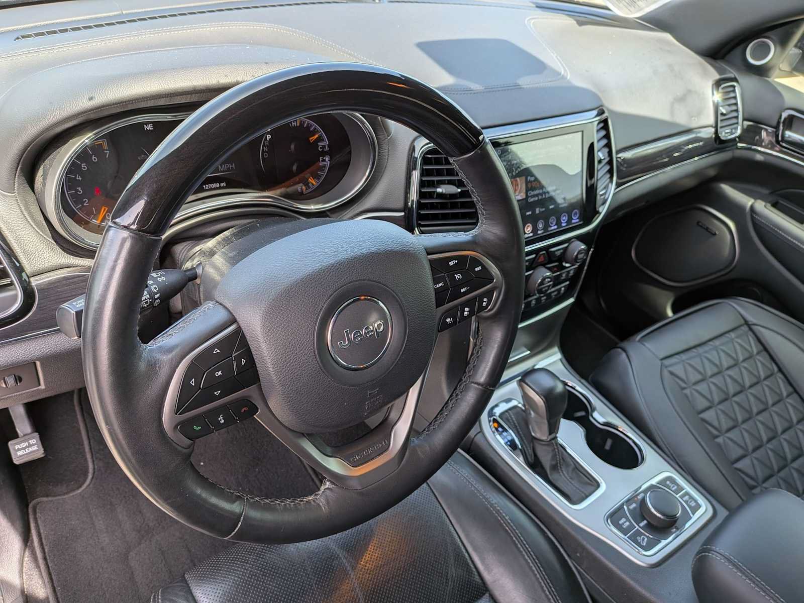Used 2019 Jeep Grand Cherokee Overland AWD/4WD image 14
