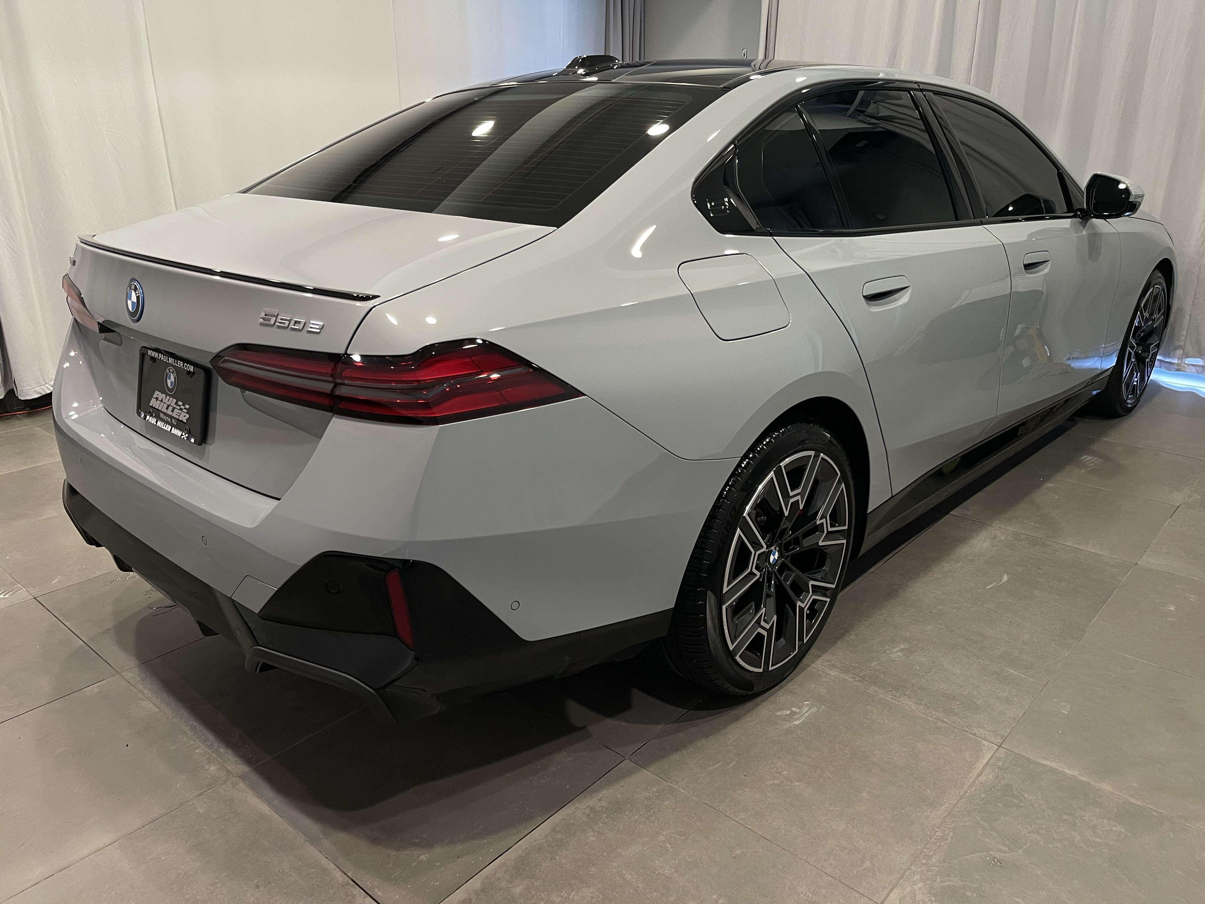 Used 2026 BMW 550e xDrive w/ Executive Package AWD/4WD image 6