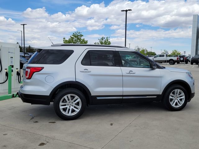 Used 2018 Ford Explorer XLT w/ Equipment Group 202A AWD/4WD image 2