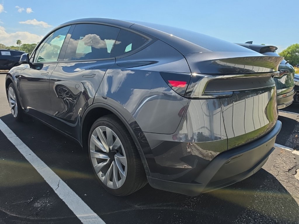 Used 2026 Tesla Model Y 2WD image 12