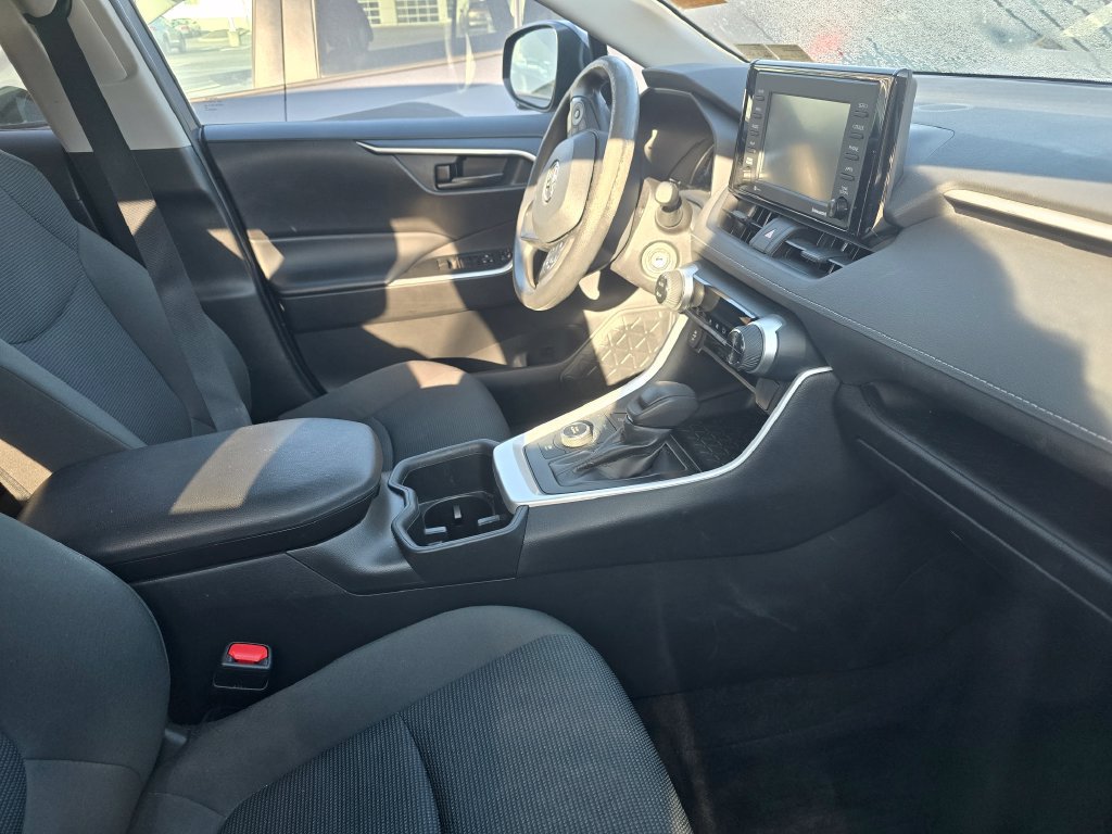 Used 2022 Toyota RAV4 LE AWD/4WD image 15