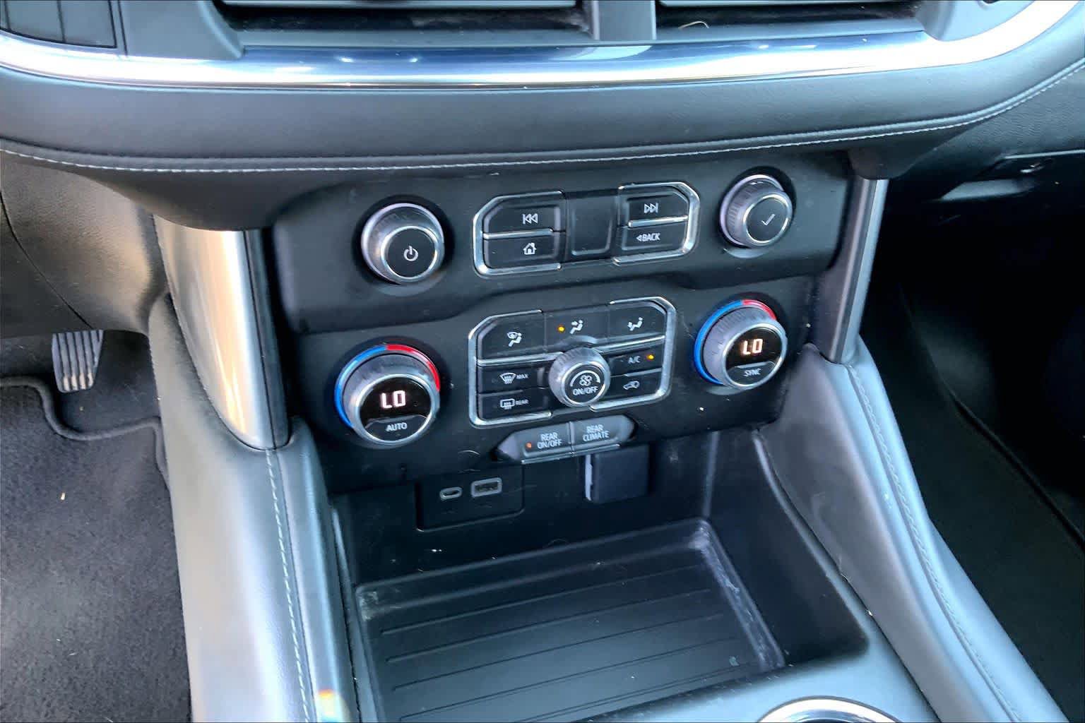 Used 2023 Chevrolet Suburban LS RWD image 32