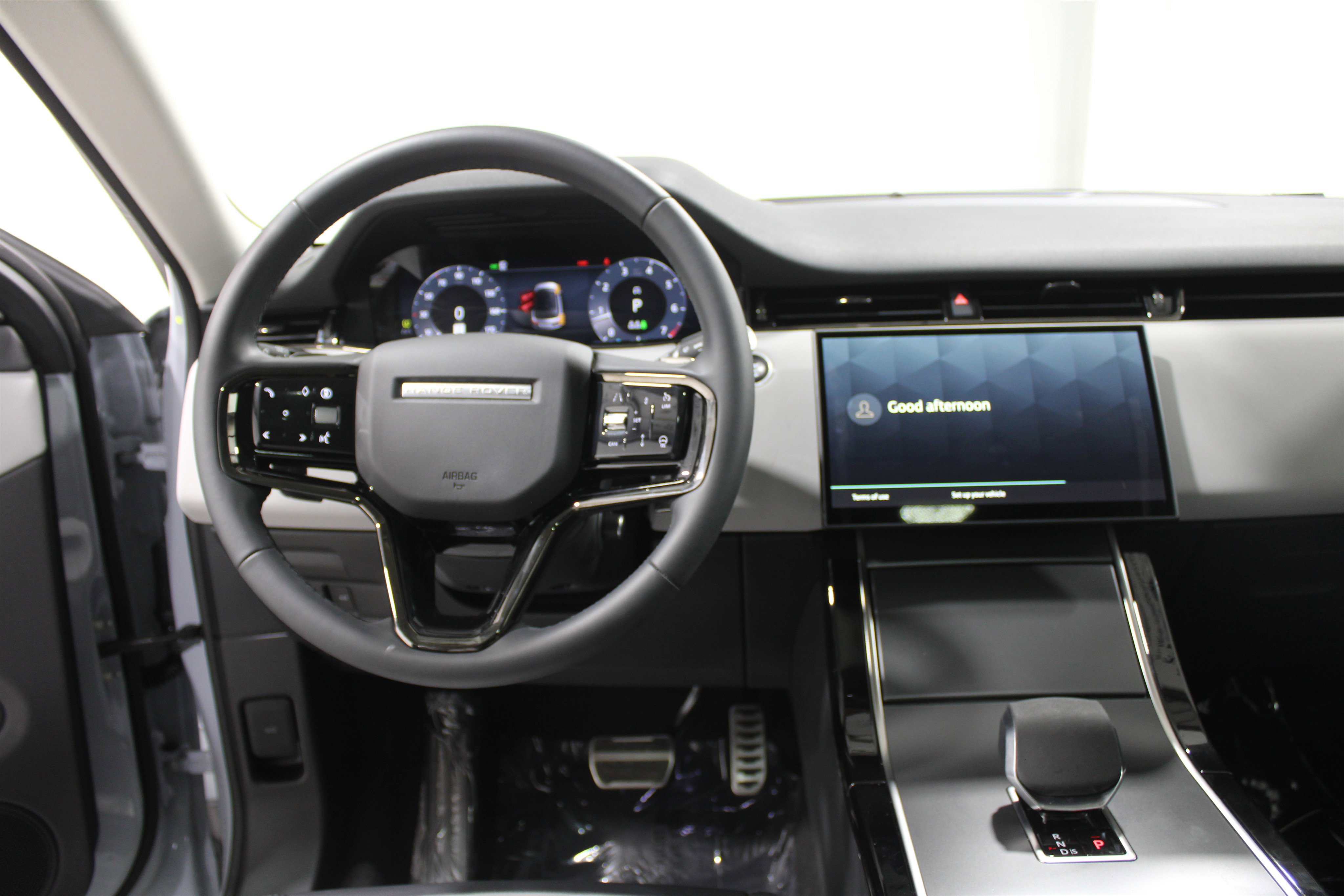 Used 2024 Land Rover Range Rover Evoque Dynamic SE AWD/4WD image 2