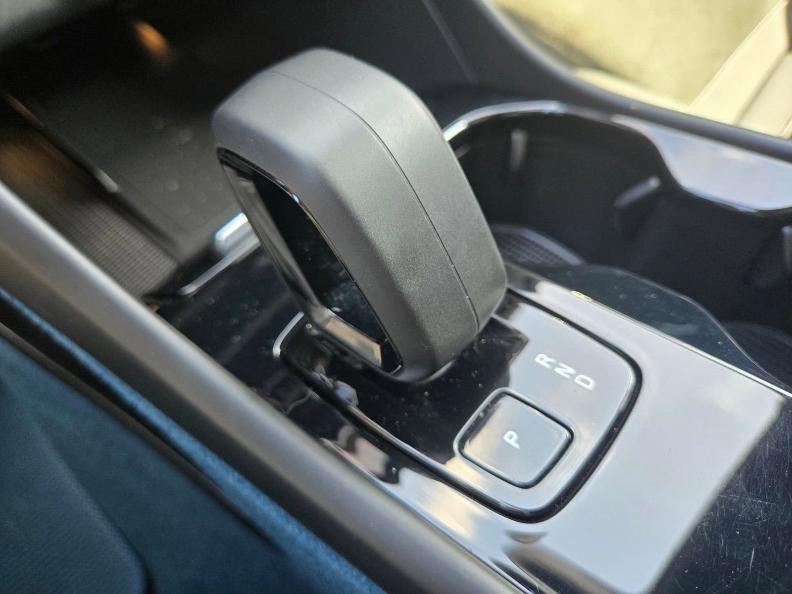 Certified 2023 Volvo C40 P8 Recharge Ultimate w/ Protection Package Premier image 23