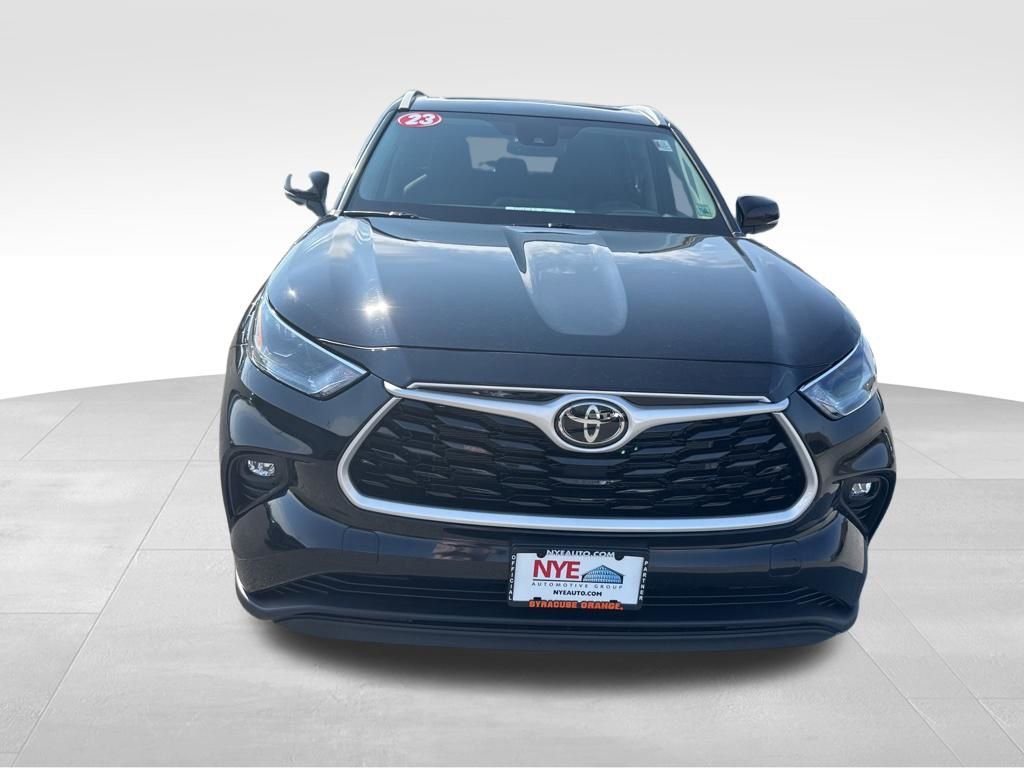 Used 2023 Toyota Highlander XLE AWD/4WD image 9