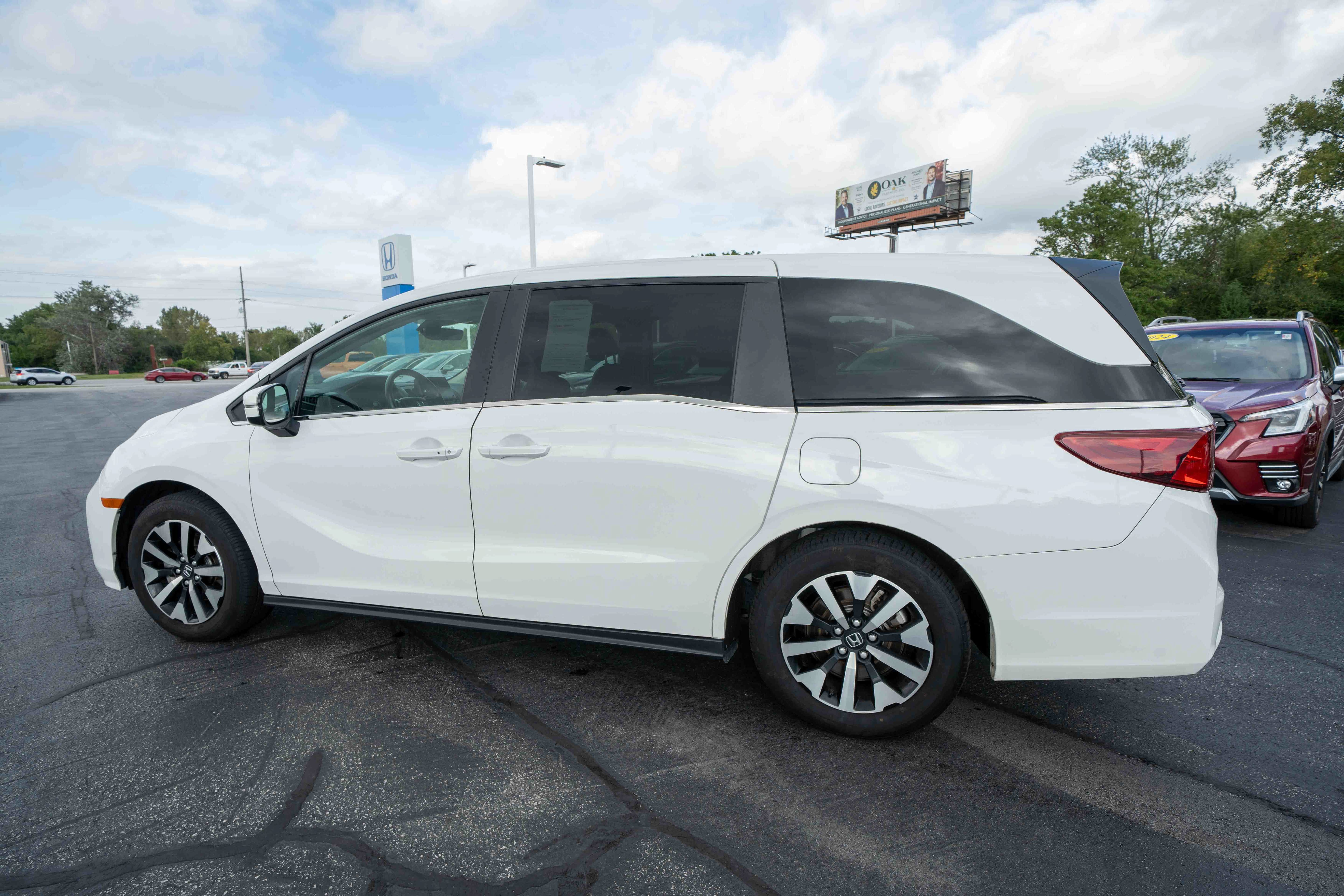 Used 2025 Honda Odyssey EX-L image 4