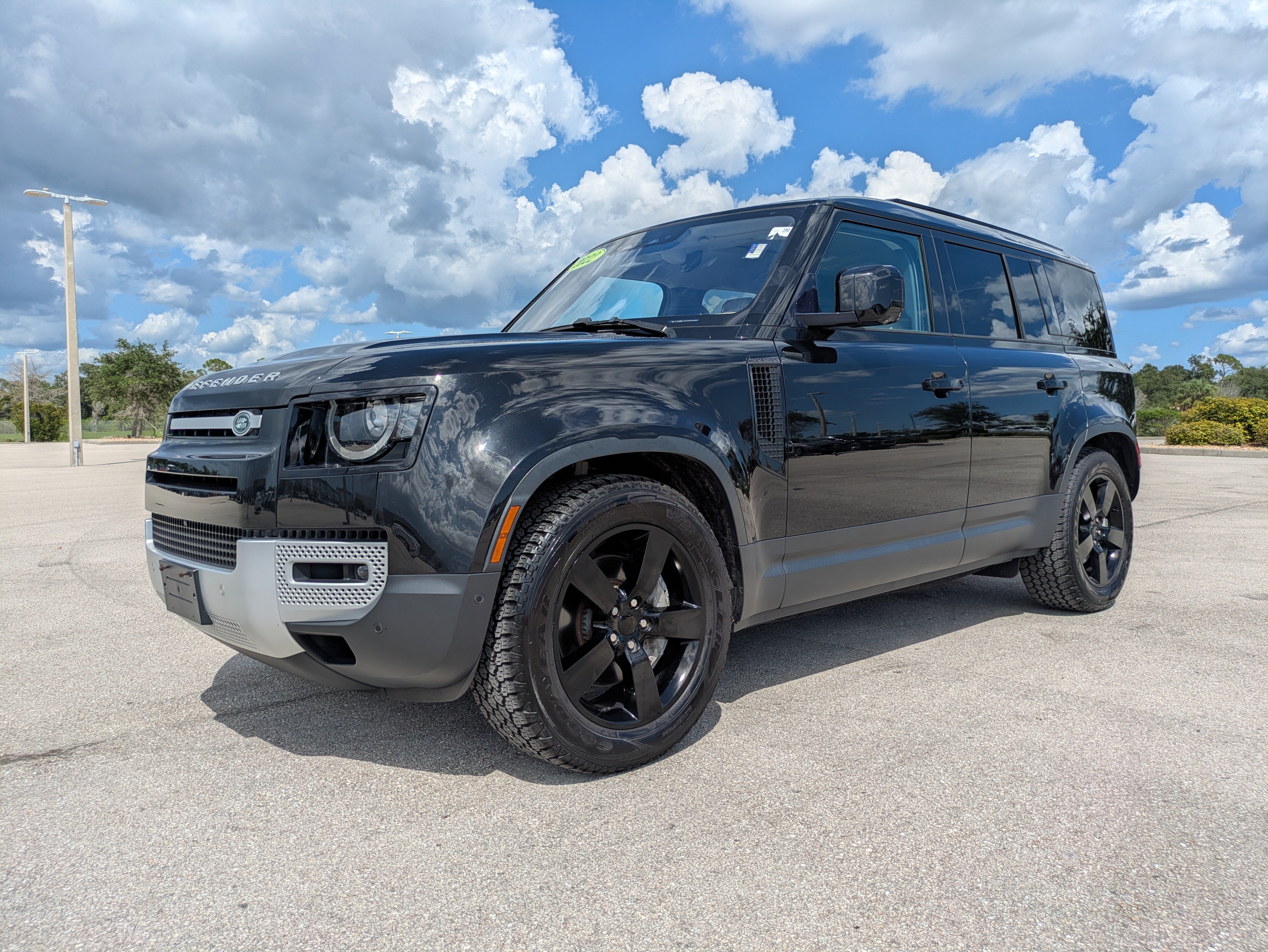 Used 2022 Land Rover Defender 110 SE AWD/4WD image 8