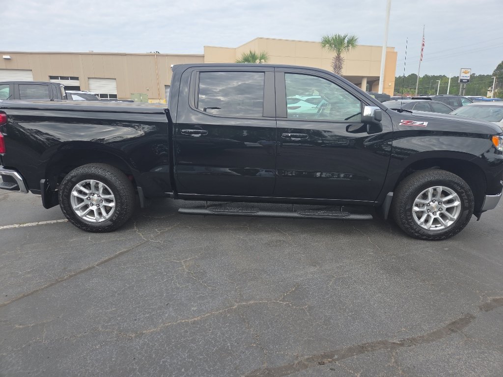 Used 2023 Chevrolet Silverado 1500 LT w/ Z71 Off-Road Package image 7