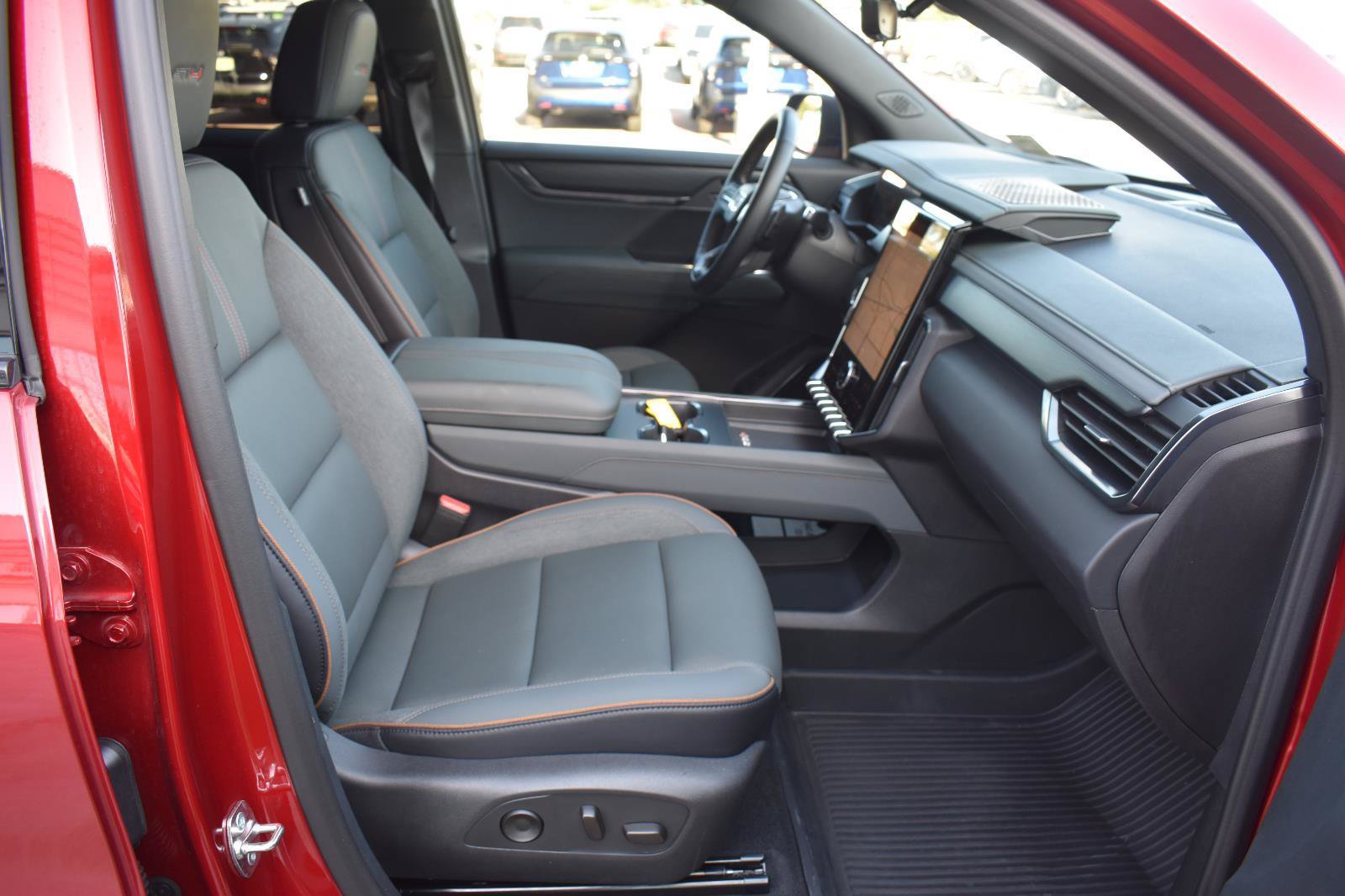 Used 2026 GMC Acadia AT4 w/ Luxury Package AWD/4WD image 79
