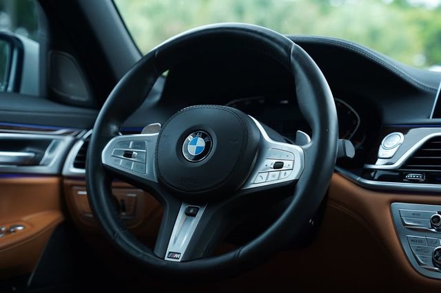 Used 2022 BMW 740i w/ M Sport Package RWD image 30