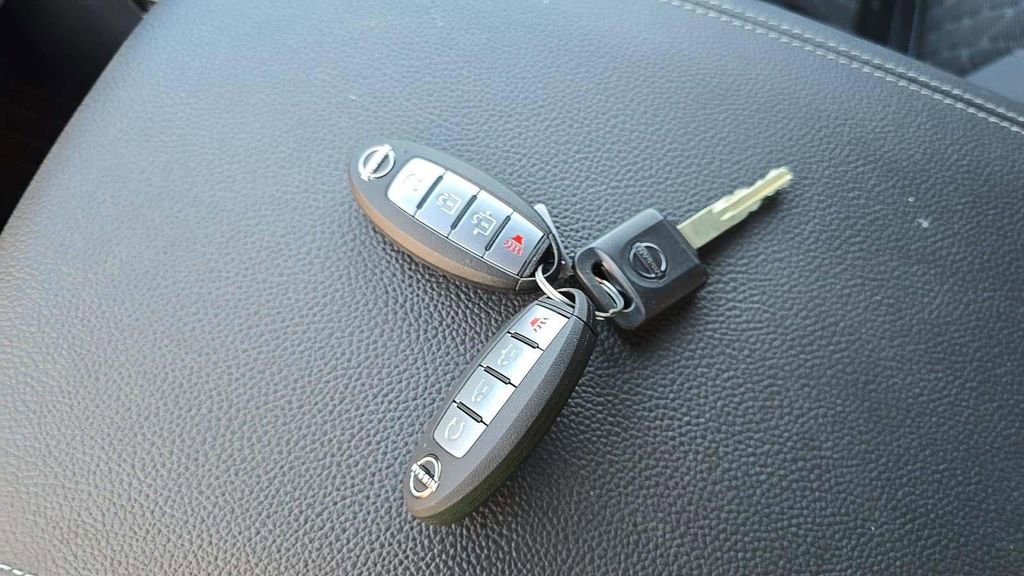 Used 2024 Nissan Titan SV w/ SV Bronze Edition Package image 16