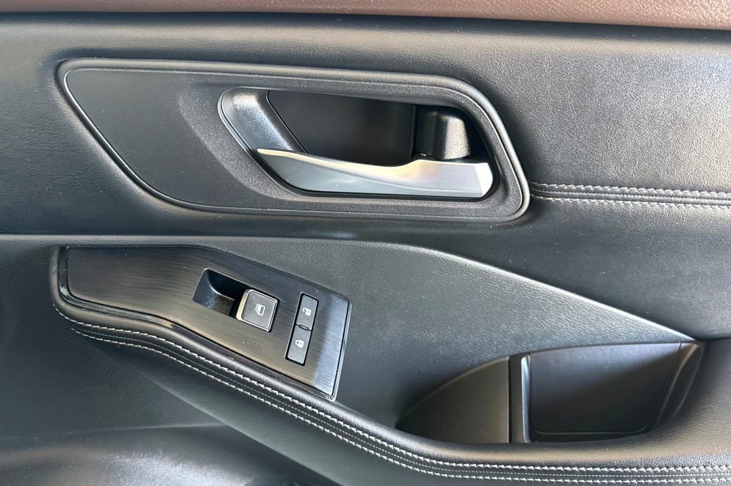 Used 2022 Nissan Rogue SL w/ SL Premium Package image 21