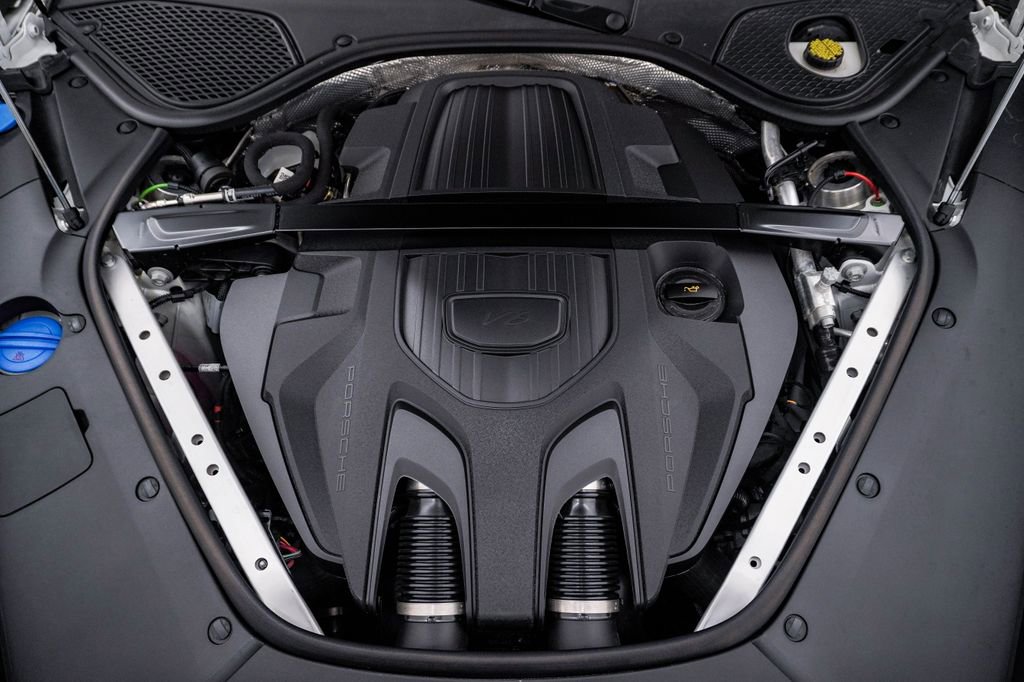 Certified 2025 Porsche Panamera 4 AWD/4WD image 29