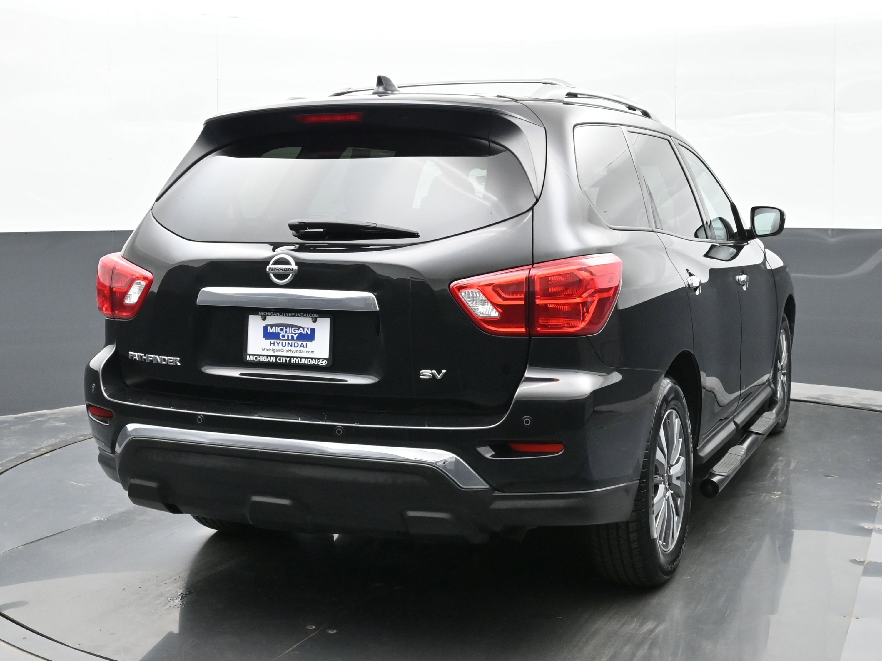 Used 2020 Nissan Pathfinder SV image 4