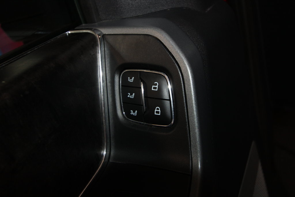 Used 2024 Ford F250 Lariat w/ Lariat Ultimate Package AWD/4WD image 9