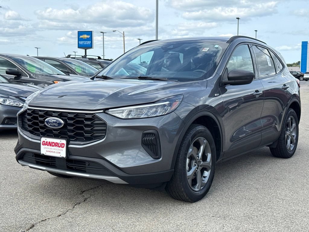 Used 2025 Ford Escape ST-Line w/ Tech Pack #1 AWD/4WD image 2