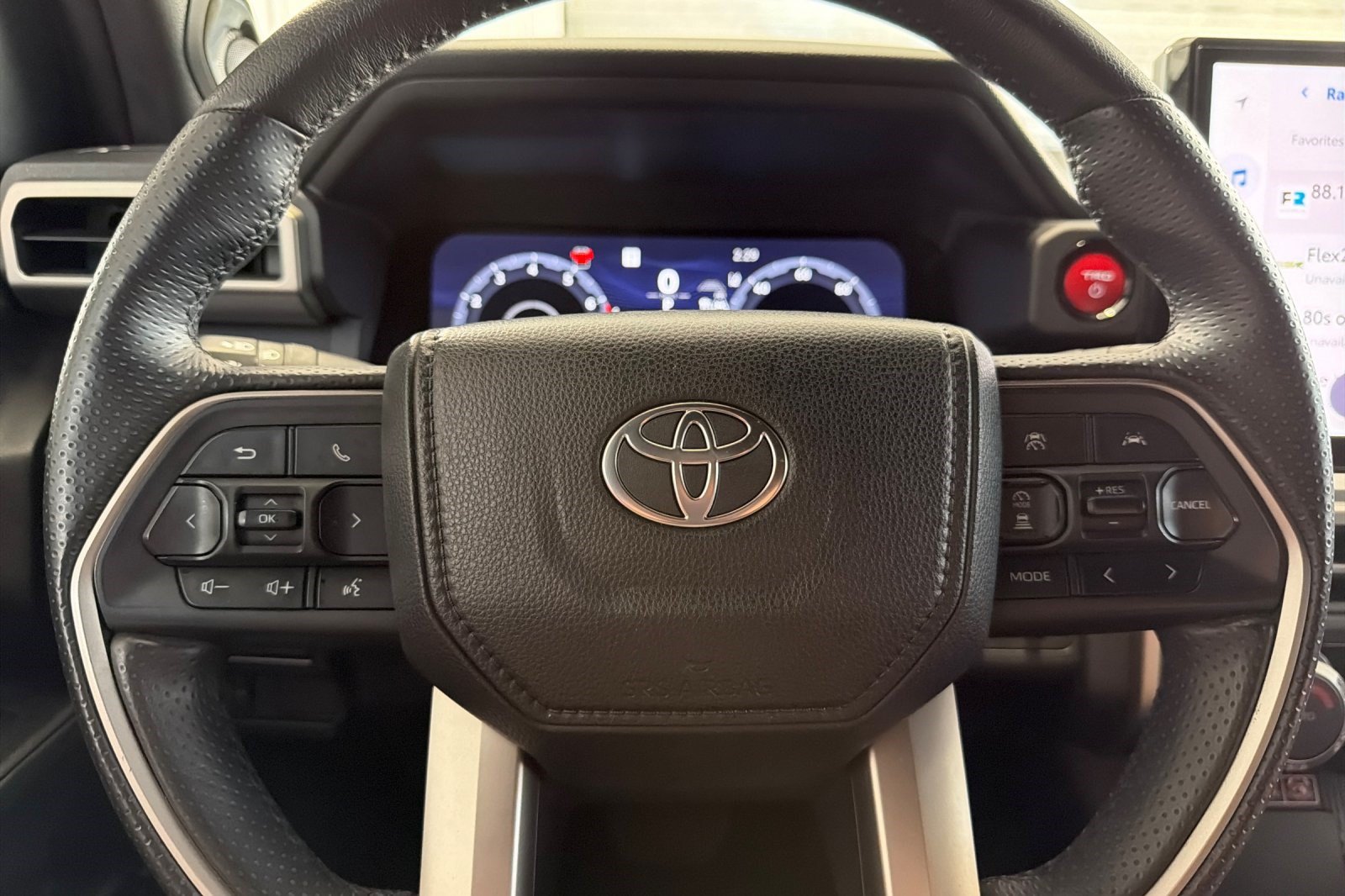 Used 2025 Toyota 4Runner TRD Off-Road Premium w/ Tow Technology Package AWD/4WD image 29