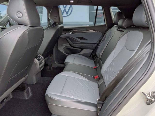 New 2026 Volkswagen Tiguan SE R-Line FWD image 14