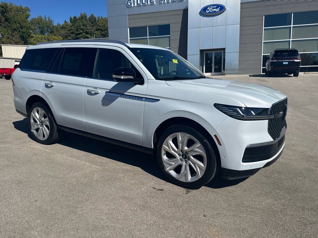 New 2025 Lincoln Navigator Reserve image 2