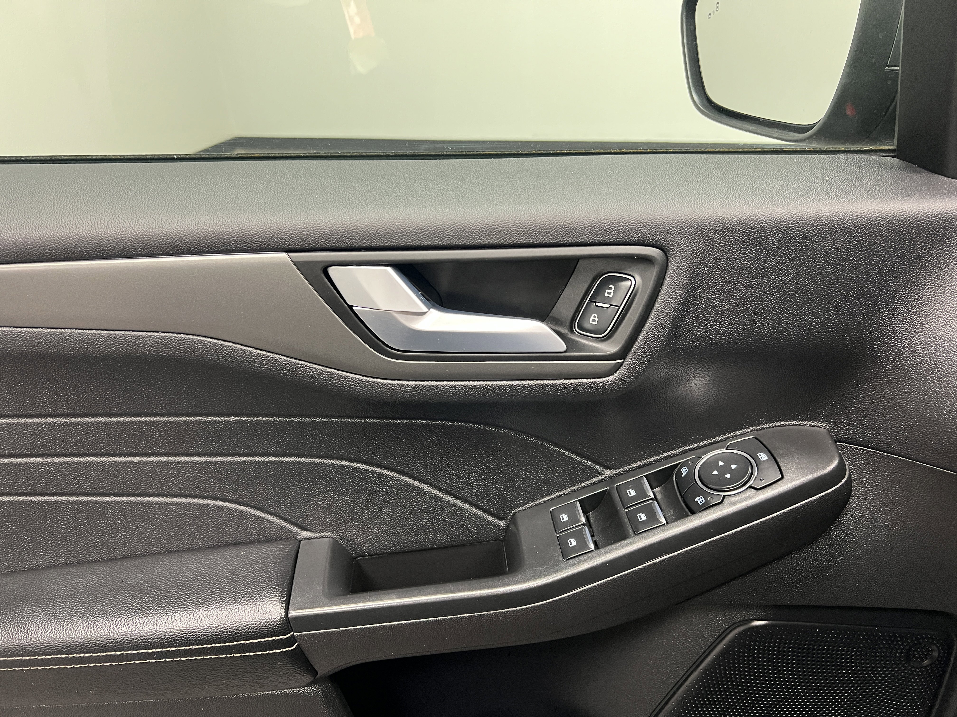 Used 2024 Ford Escape SE image 17