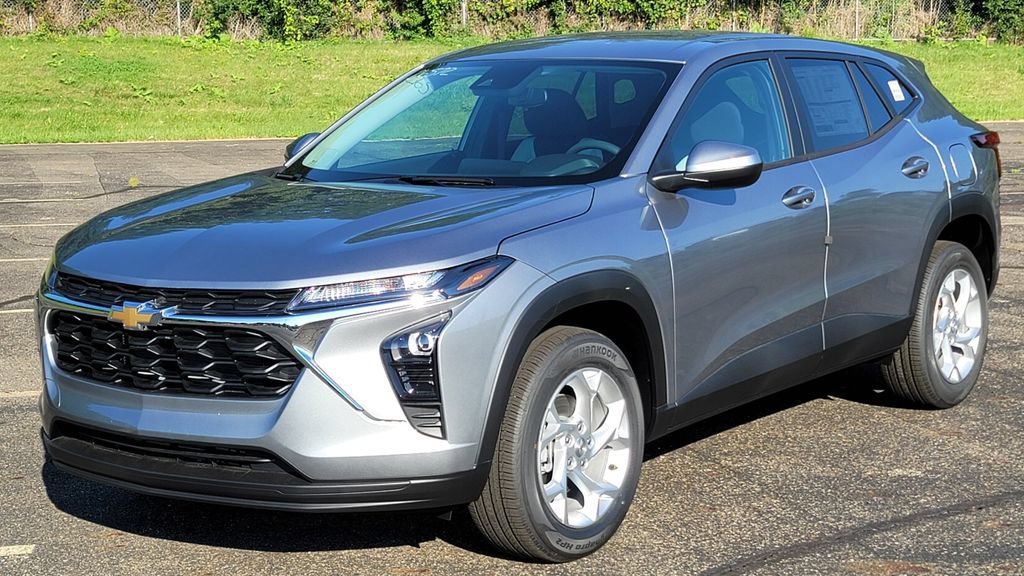New 2026 Chevrolet Trax LS w/ LS Convenience Package FWD image 3