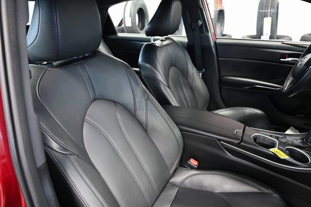Used 2022 Toyota Avalon XLE image 9