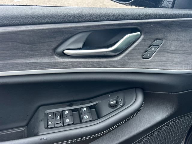 New 2025 Jeep Grand Cherokee Limited w/ Luxury Tech Group II image 11