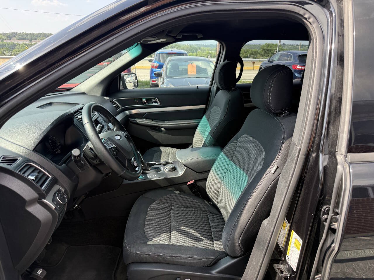 Used 2017 Ford Explorer XLT AWD/4WD image 12