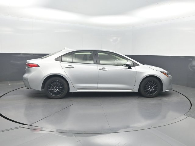 Used 2022 Toyota Corolla LE FWD image 31
