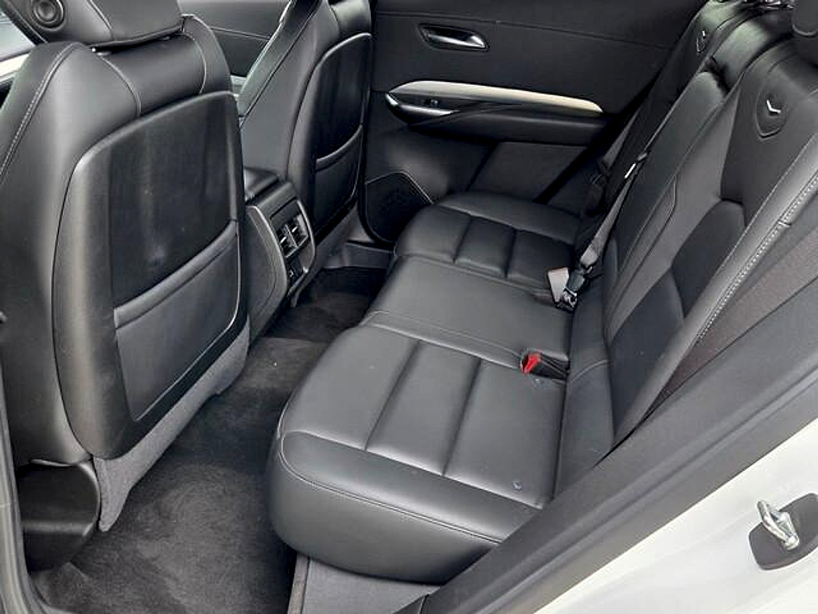Used 2022 Cadillac XT4 Premium Luxury w/ Enhanced Visibility Package FWD image 11