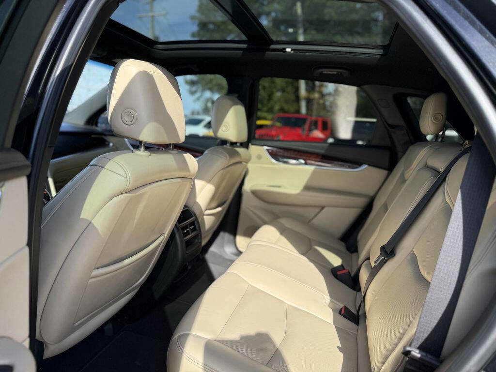 Used 2017 Cadillac XT5 Premium Luxury AWD/4WD image 12