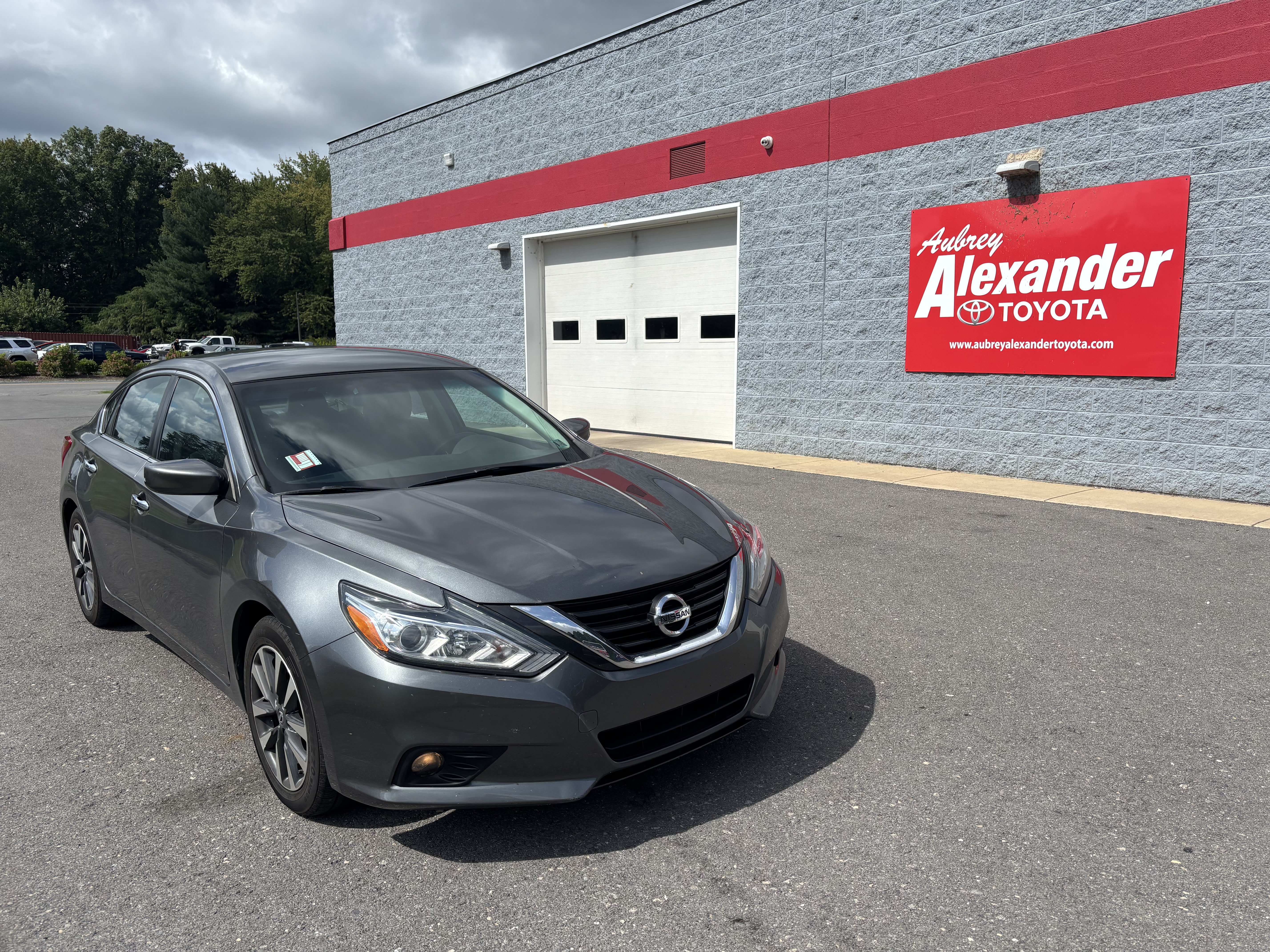 Used 2017 Nissan Altima 2.5 SV FWD image 1