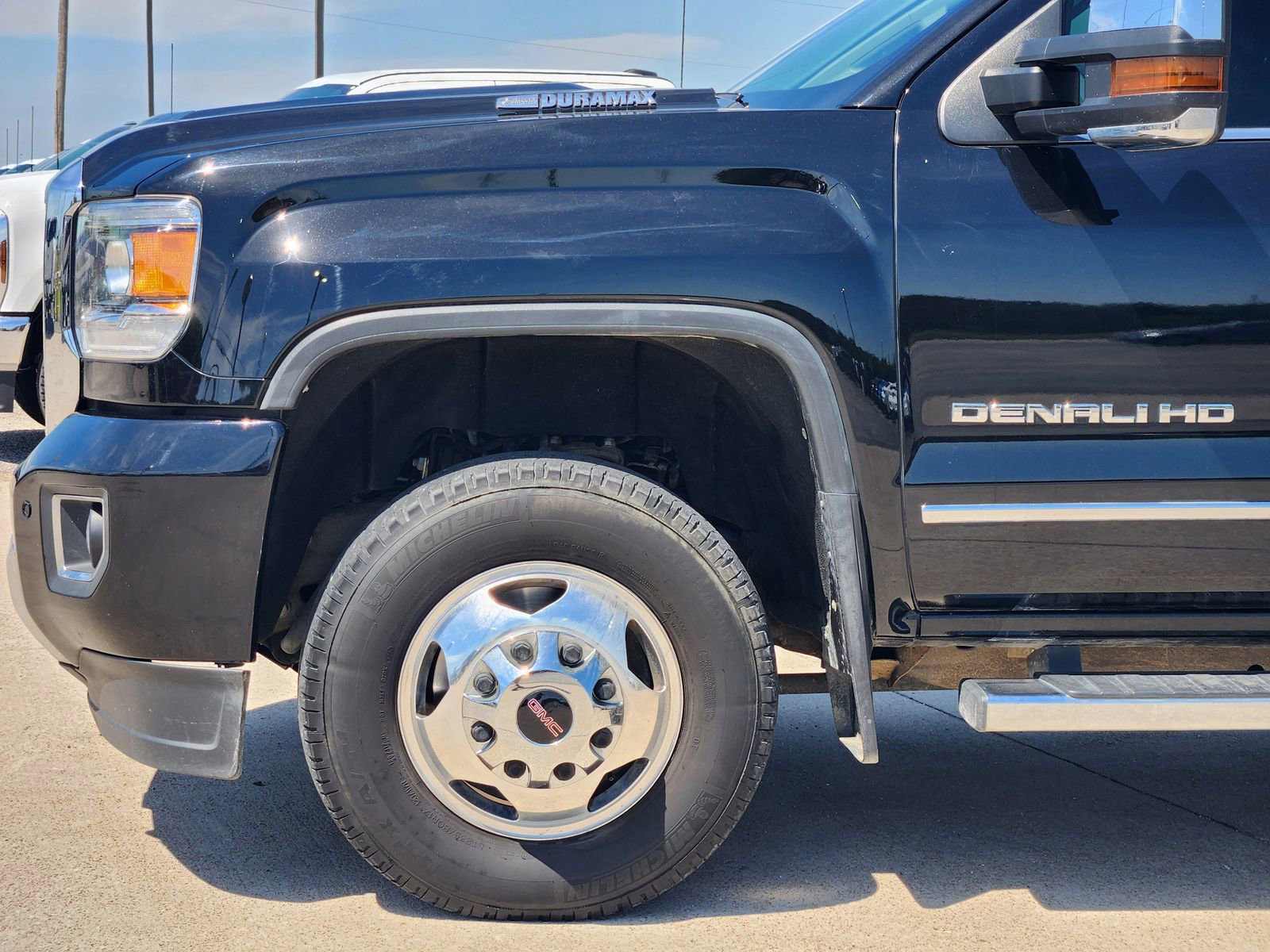 Used 2019 GMC Sierra 3500 Denali w/ Duramax Plus Package AWD/4WD image 9