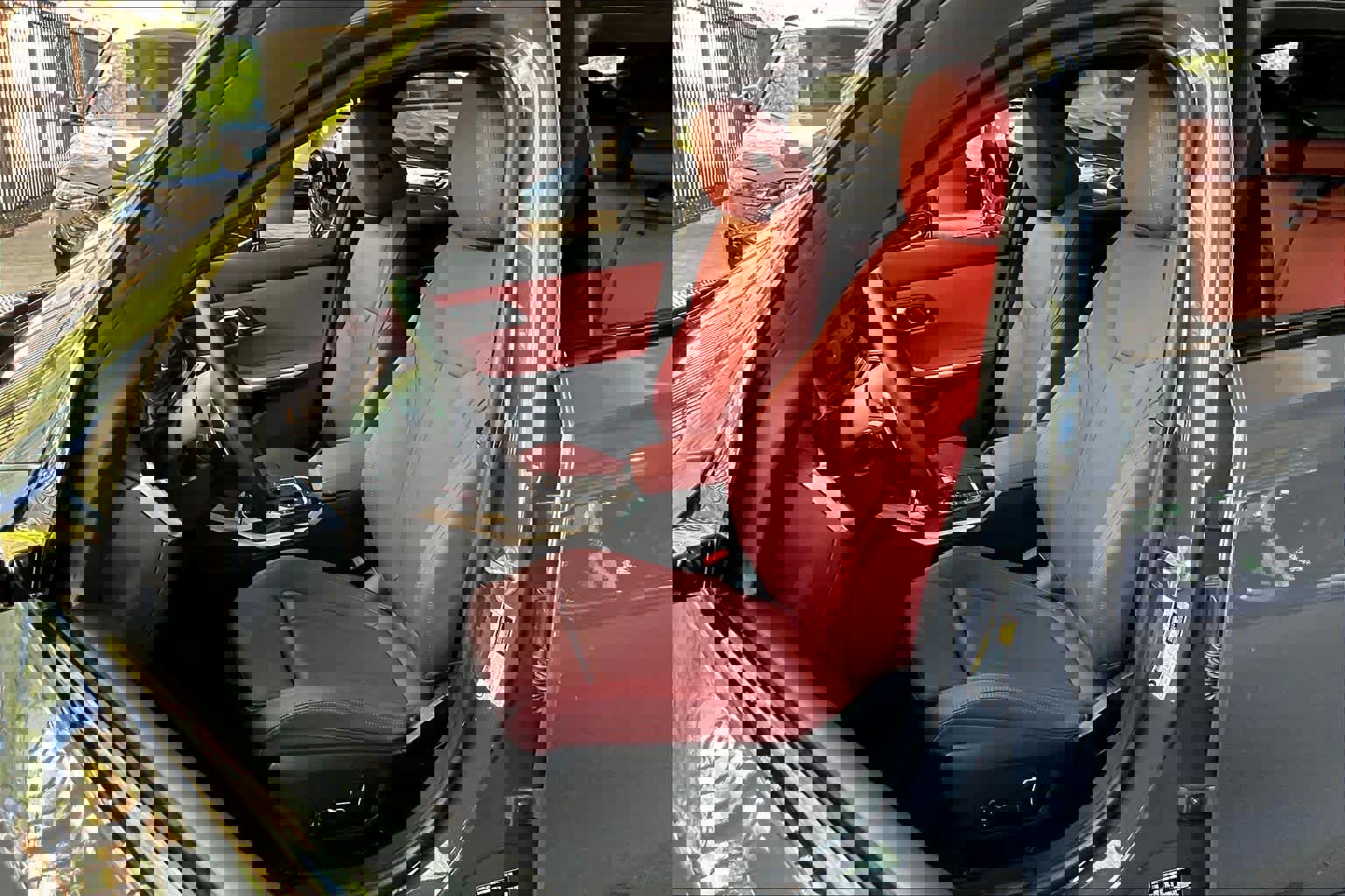 Used 2024 BMW 330i Sedan w/ M Sport Package image 7