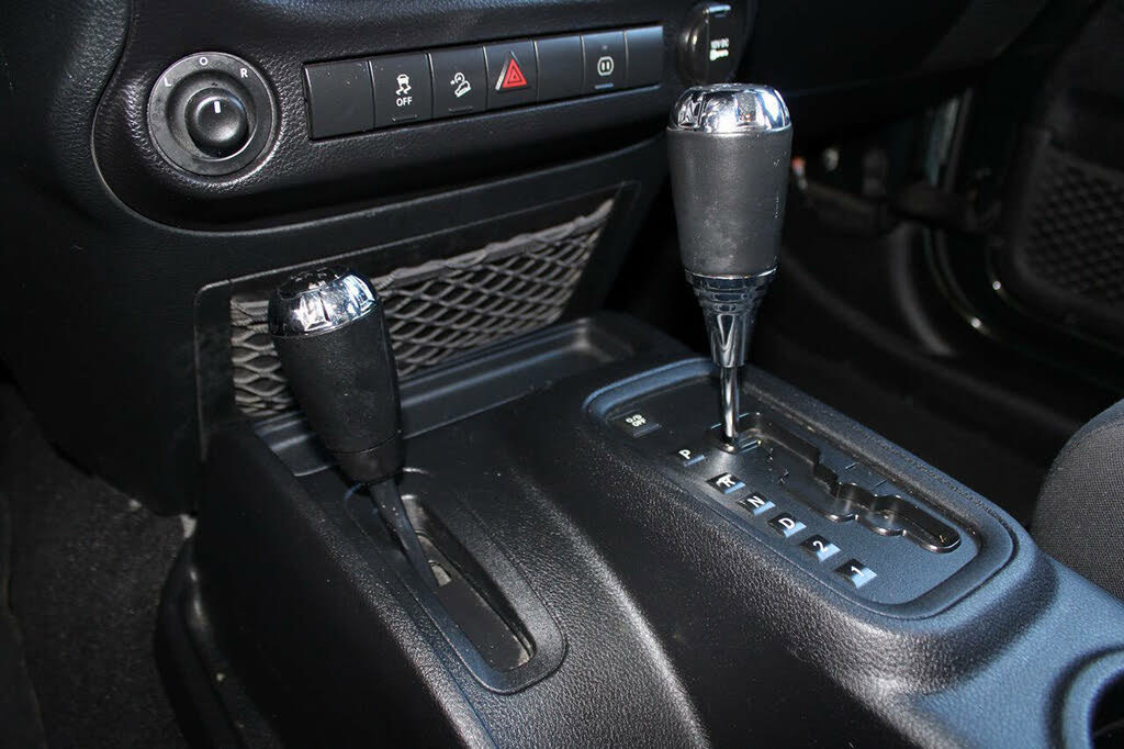 Used 2011 Jeep Wrangler Sahara w/ Connectivity Group AWD/4WD image 46