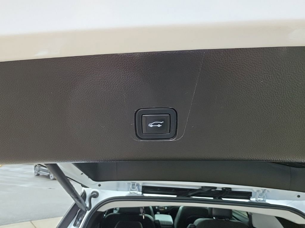 Used 2021 Chevrolet Traverse RS AWD/4WD image 33