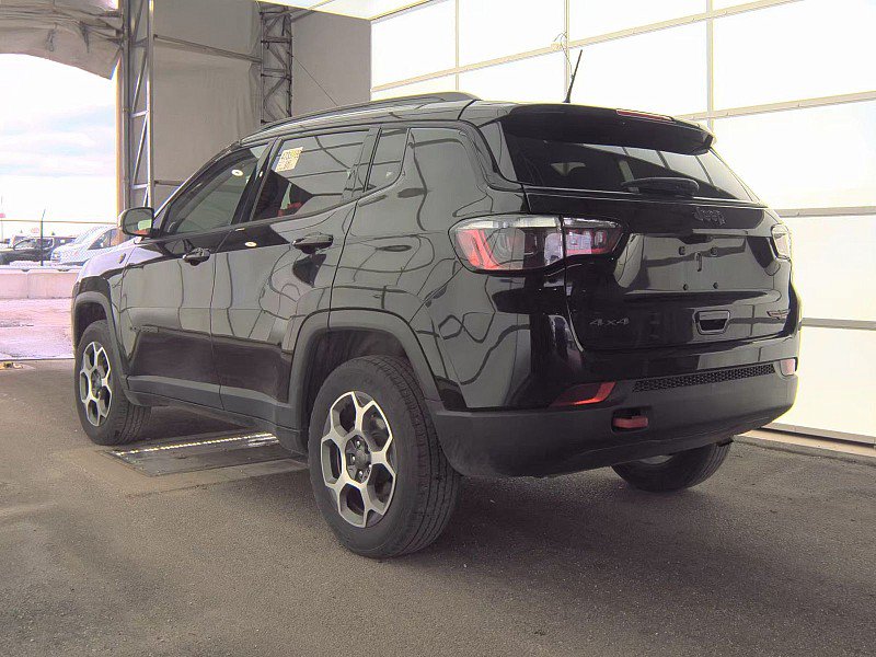 Used 2022 Jeep Compass Trailhawk w/ Trailhawk Convenience Group AWD/4WD image 3