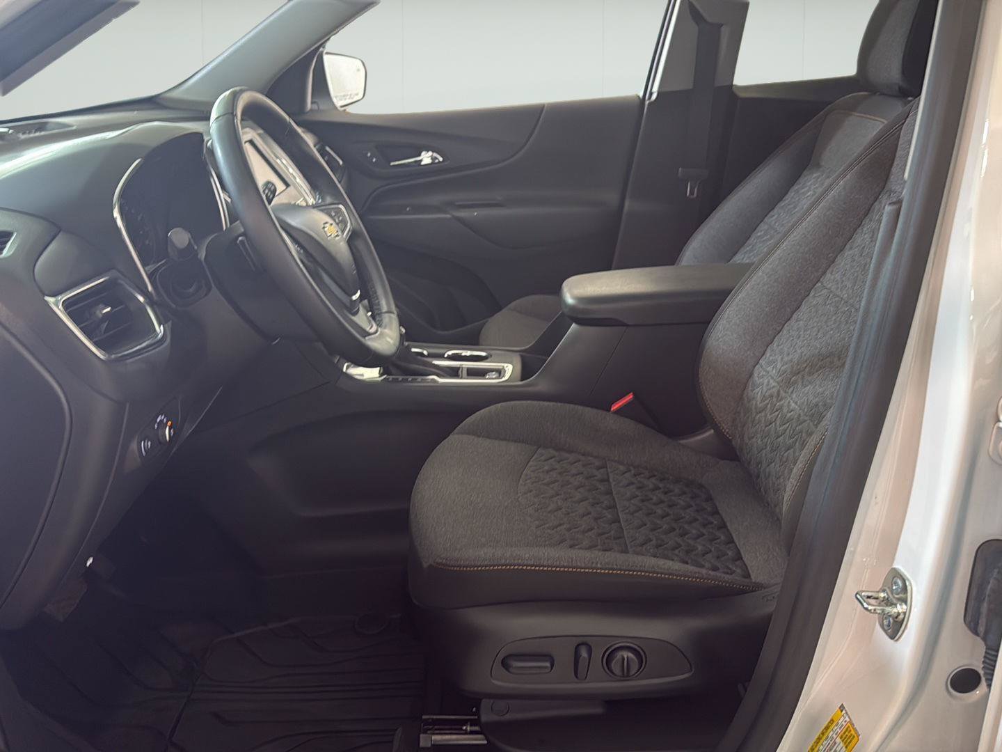 Certified 2024 Chevrolet Equinox LT w/ LPO, Floor Liner Package FWD image 10
